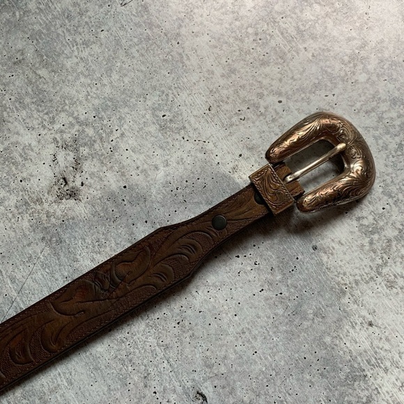 Justin’s Leather Cowboy Cowgirl Embossed Engraved Buckle Belt